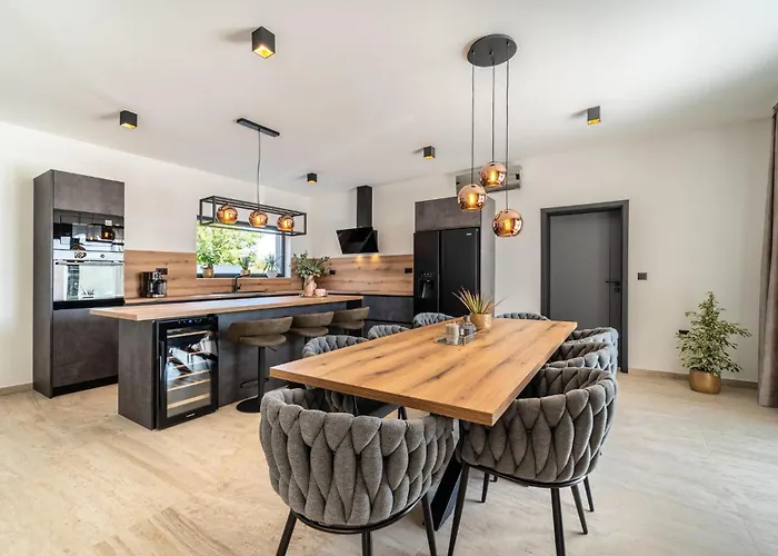 Gorgeous In Miranje Donje Semesterbostad *