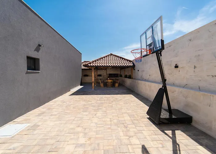 Gorgeous In Miranje Donje Semesterbostad Vrana (Zadar)