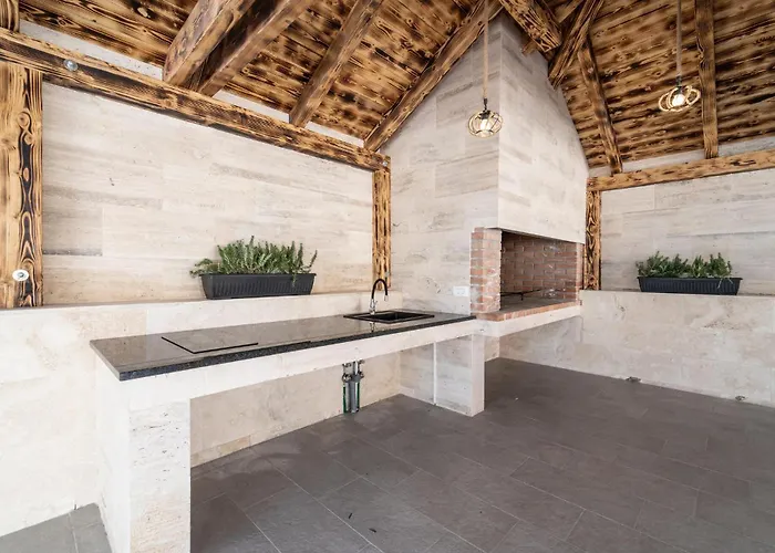 Gorgeous In Miranje Donje Semesterbostad