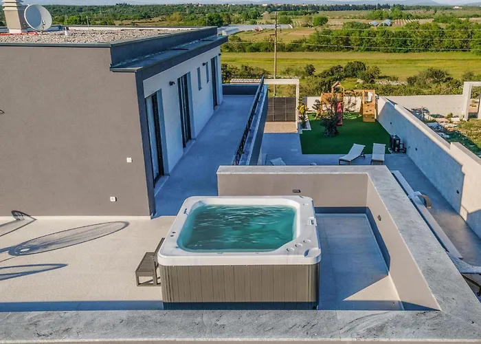 Gorgeous In Miranje Donje Semesterbostad