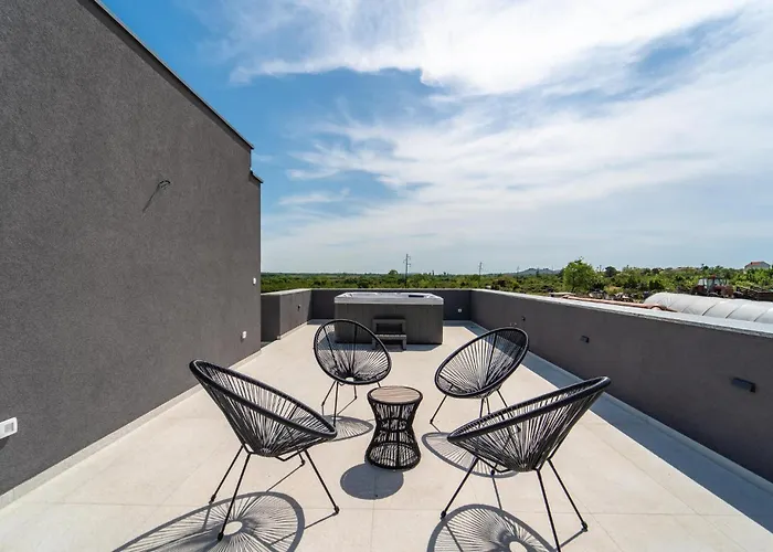 Semesterbostad Gorgeous In Miranje Donje